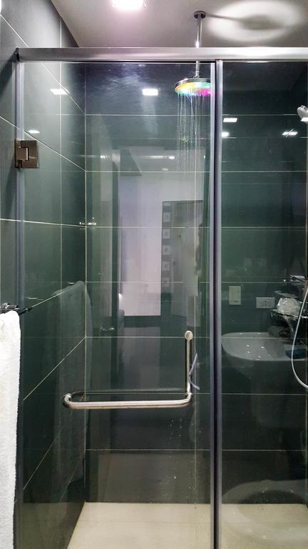 Modern Luxury Lower Penthouse Unit Manila Exterior photo