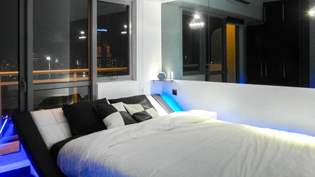 Modern Luxury Lower Penthouse Unit Manila Exterior photo