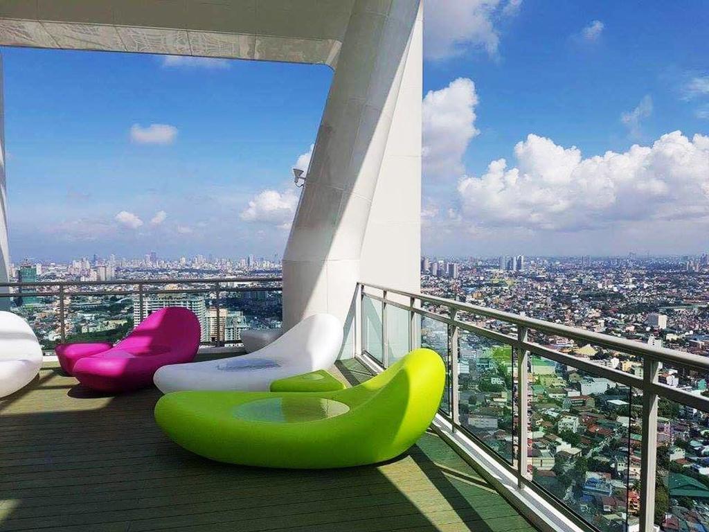 Modern Luxury Lower Penthouse Unit Manila Exterior photo